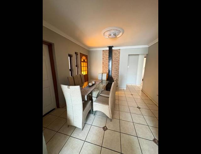 3 BEDROOM HOUSE FOR SALE IN CLOVERDENE